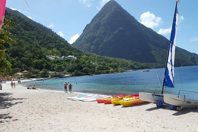 Discover Saint Lucia - The Pitons: excellent views, limited photo time