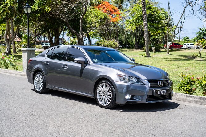 Fast Track Service (Expedited Arrival) with One Way Airport Transfer. - Arriving at Hewanorra with a name sign