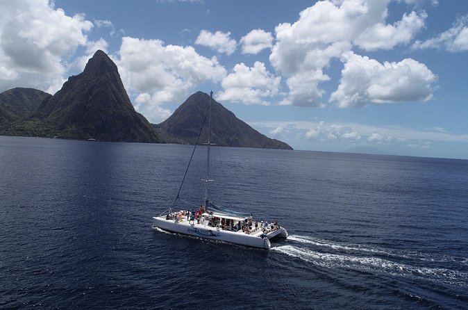 Hop & Drop Soufriere Transfer - Returning north through Marigot Bay