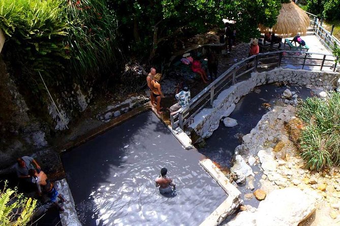 PRIVATE/ALL INCLUSIVE/LUNCH- Tet Paul Trail/Mud baths/Waterfall - Lunch, local stops, and the role of the guide