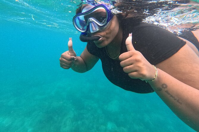 Snorkeling at Pigeon Island - Starting on the beach at Pigeon Island