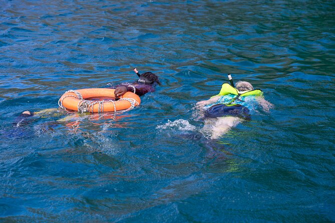 Snorkeling at Pigeon Island - Entering the water with gear and instructions