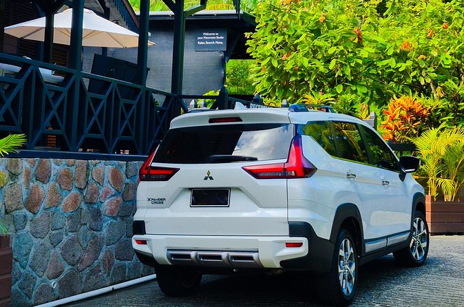 St Lucia Airport Transfer to Hotel Chocolat - The drivers are part of the experience