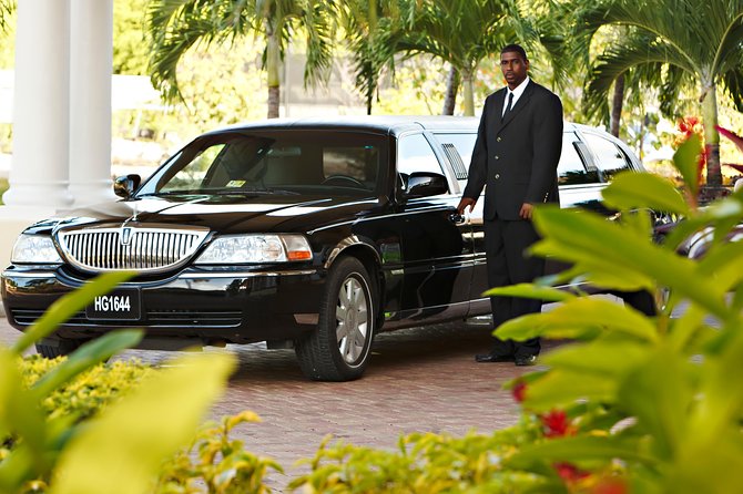 St Lucia Roundtrip Transfer: Hewanorra International Airport - Finding the pickup at Hewanorra Airport