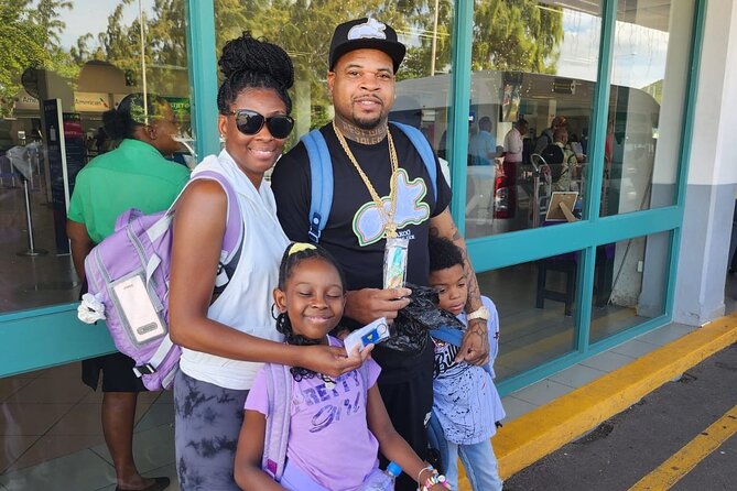 St. Lucia UVF Airport Transfers - Roundtrip with Free Souvenirs - Scenic views without turning the ride into a tour