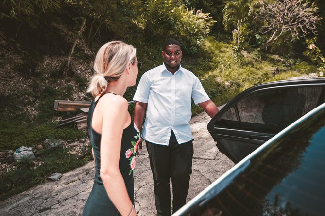 St. Lucia West Coast Airport Transfer - See The Pitons - Finding your driver at UVF