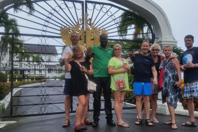Trip to Soufiere: Volcano, Twin Pitons, Waterfall, Mud Bath & Botanical Garden - Diamond Falls Botanical Garden and waterfall